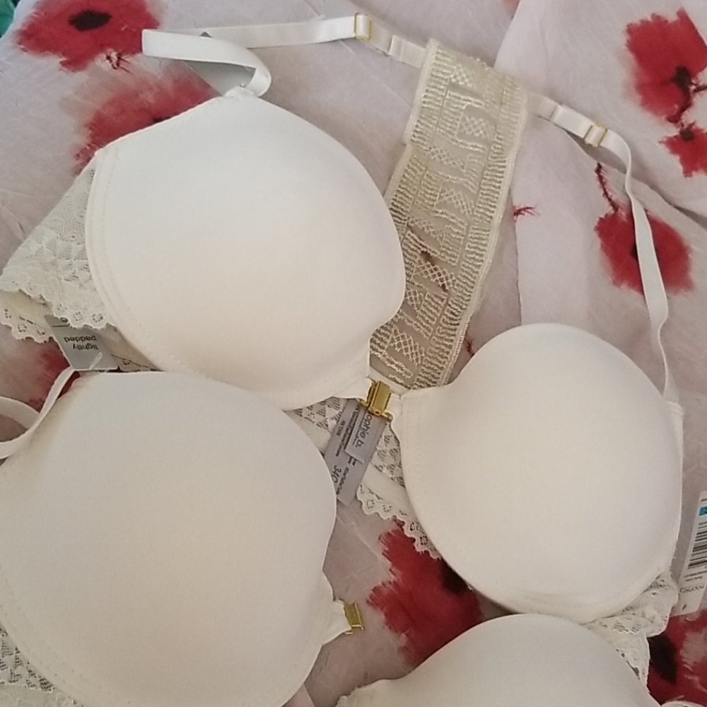 Sophie b. Cream color bra, sz 34C